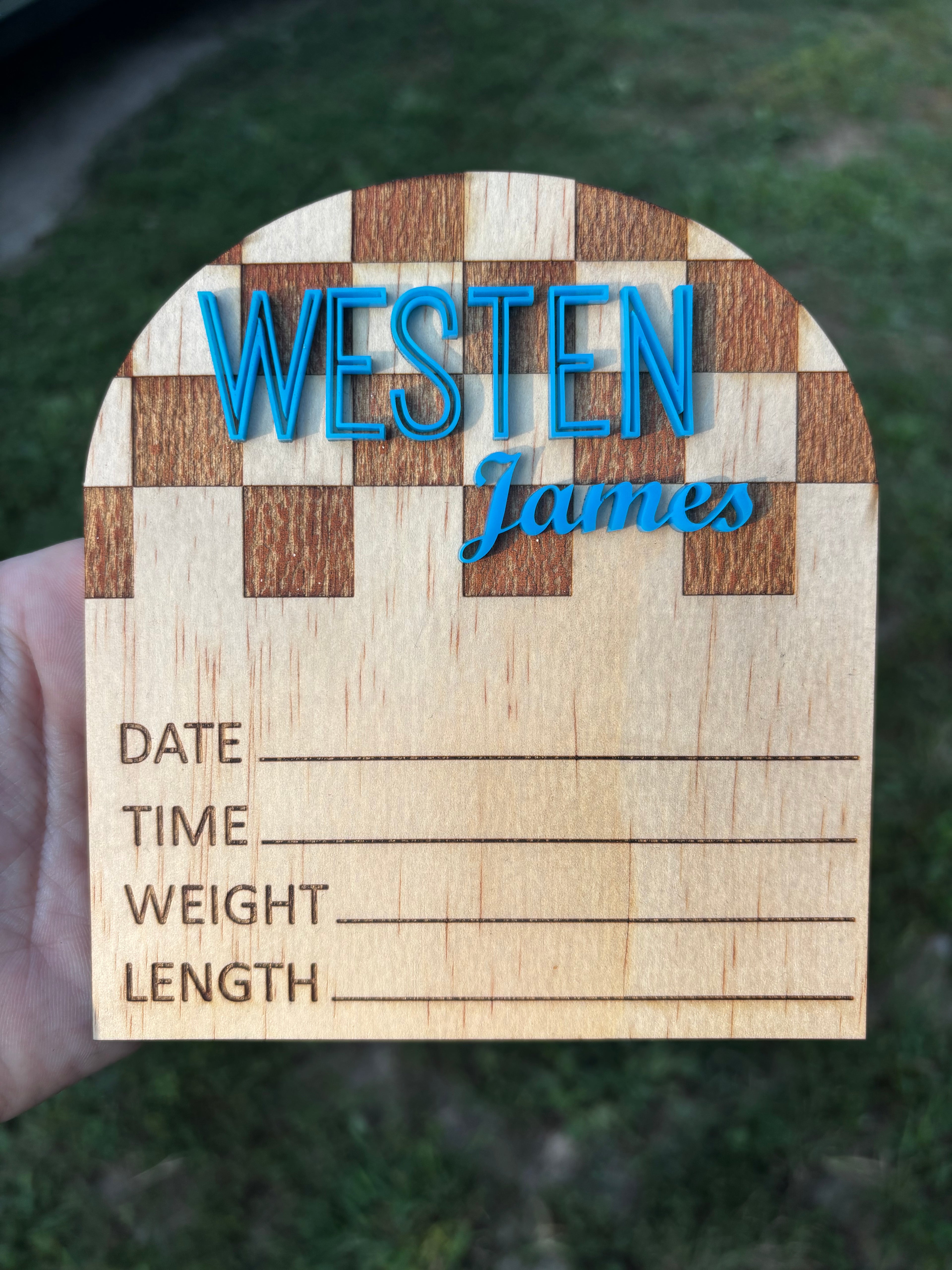 Personalized Arch Birth Stat Sign – Checkered Design